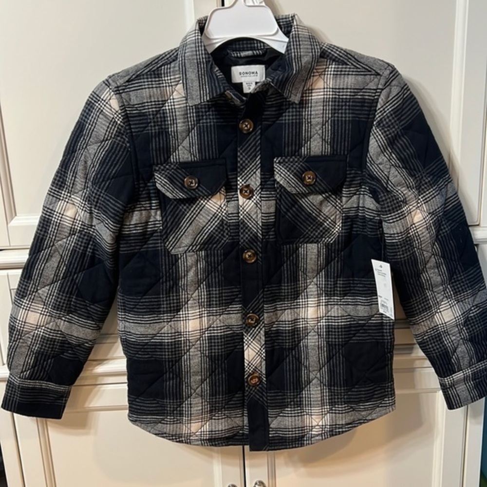 Thick and cozy boys sz SM button up quilted flannel shacket. Black & gray. NWT